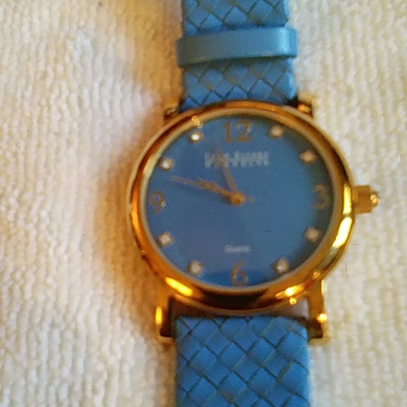 Joan River's Watch - Picture 11 of 16